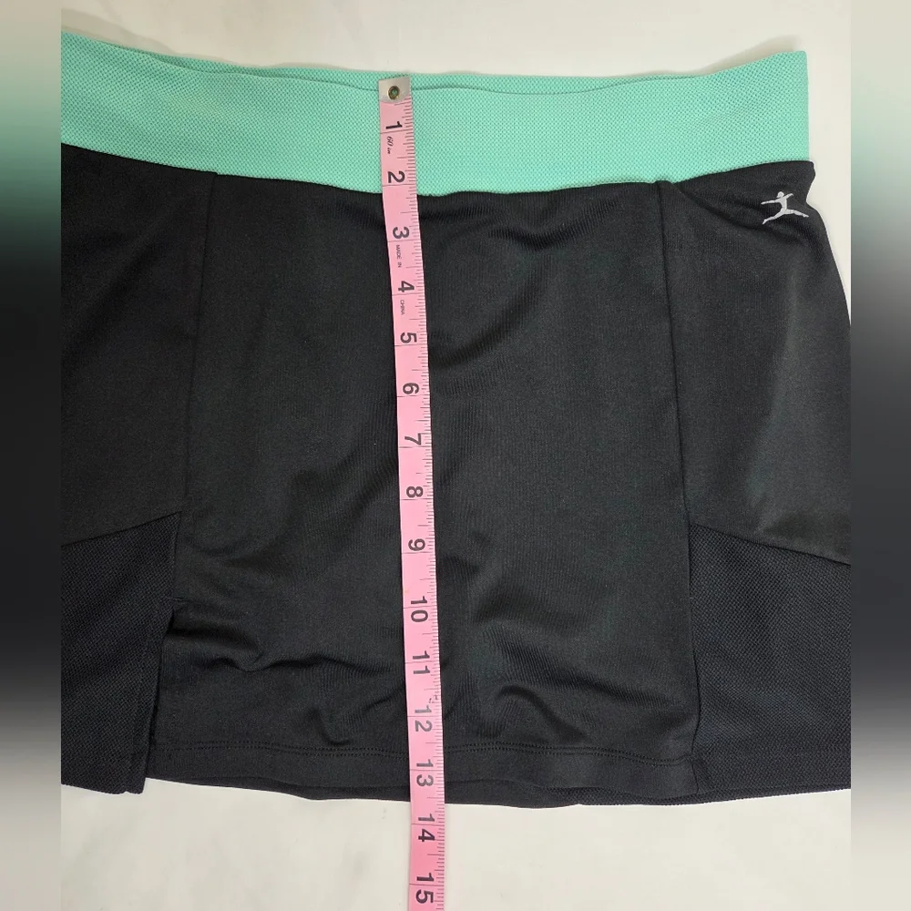 Danskin Size S Stylish Black Athletic Skorts (Skirt w/built-in Shorts) - Picture 10 of 12